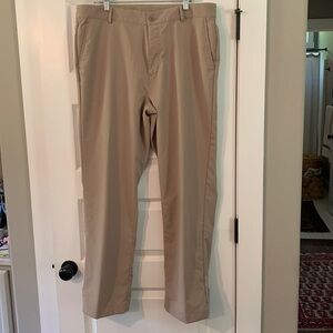 Under Armour Men’s Khaki Golf Pants. 38/32.